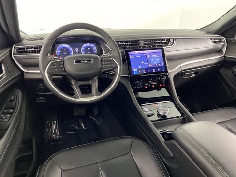 Used 2025 Jeep Grand Cherokee Limited w/ Black Appearance Package AWD/4WD image 20