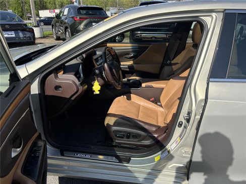 Used 2019 Lexus ES 350 w/ Accessory Package image 11