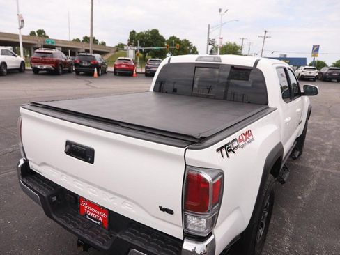 Used 2021 Toyota Tacoma TRD Off-Road AWD/4WD image 7