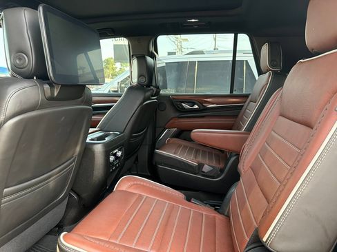 Used 2024 GMC Yukon Denali Ultimate AWD/4WD image 12