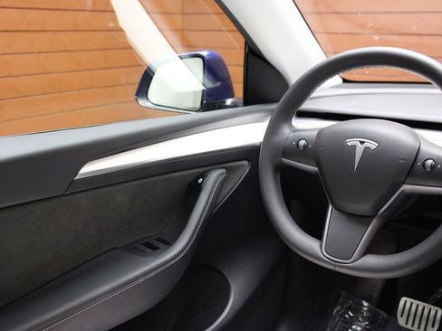 Used 2022 Tesla Model Y Performance image 43