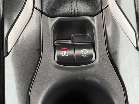 Used 2025 Toyota Corolla Cross XLE AWD/4WD image 20