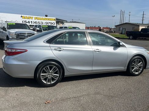 Used 2016 Toyota Camry SE FWD image 3
