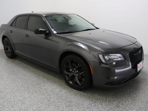 Used 2023 Chrysler 300 Touring w/ Sport Appearance Package RWD image 4