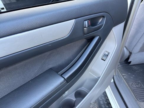 Used 2004 Toyota 4Runner SR5 image 5