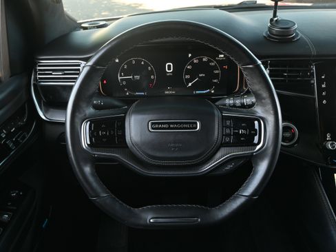 Used 2022 Jeep Grand Wagoneer Series II AWD/4WD image 16