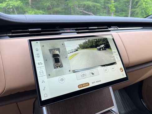 New 2025 Land Rover Range Rover SE image 18