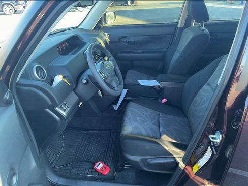 Used 2013 Scion xB image 3