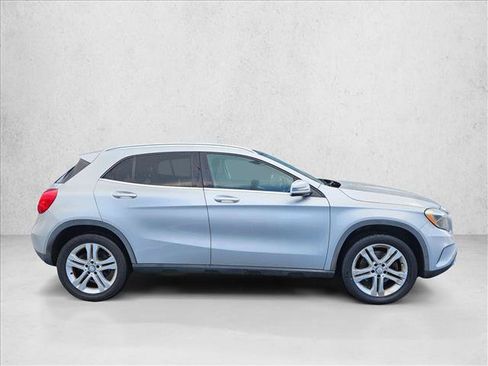Used 2017 Mercedes-Benz GLA 250 4MATIC image 4