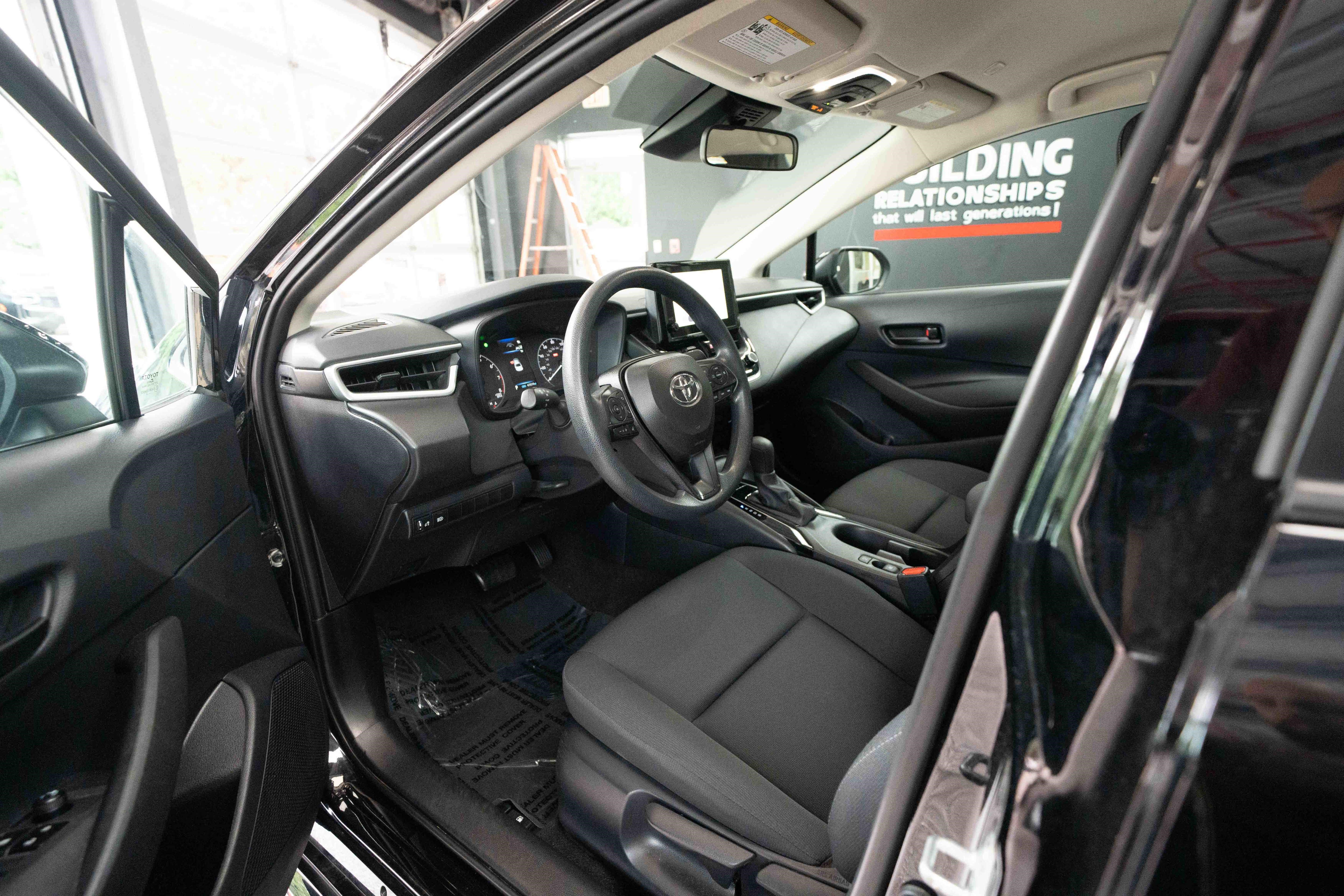 Used 2024 Toyota Corolla LE FWD image 8