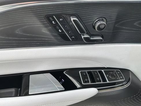 Used 2024 Cadillac Lyriq Luxury AWD/4WD image 11