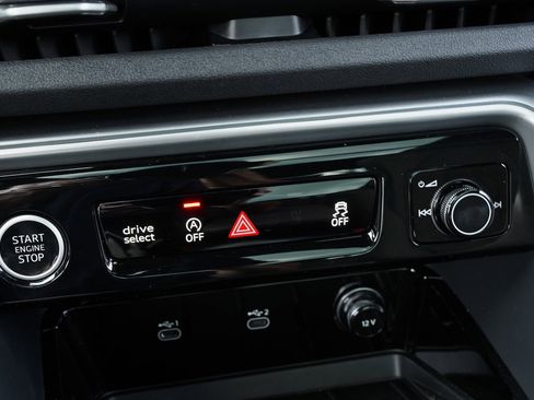 New 2025 Audi Q5 Premium Plus image 17