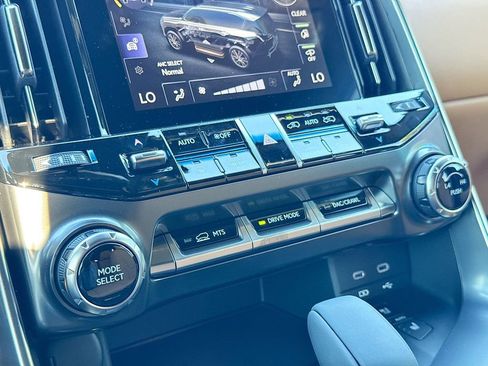 New 2025 Lexus LX 700h Luxury image 33