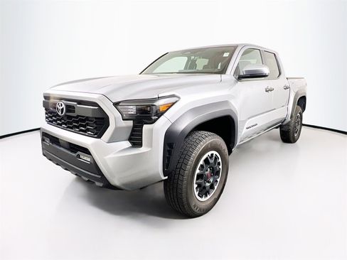 Used 2024 Toyota Tacoma TRD Off-Road image 3
