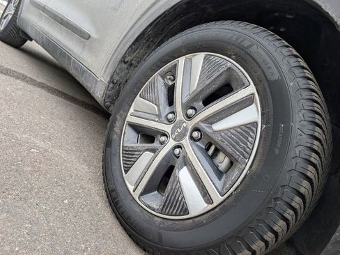 Certified 2022 Kia Niro LXS image 8