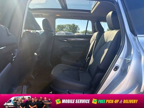 Used 2024 Toyota Highlander Platinum AWD/4WD image 21
