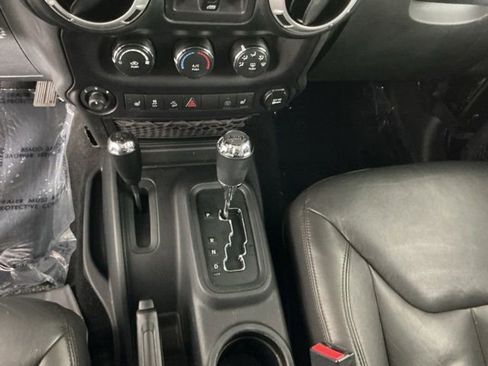 Used 2014 Jeep Wrangler Unlimited Sahara AWD/4WD image 18