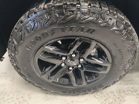 Used 2023 Chevrolet Silverado 1500 LT Trail Boss image 17
