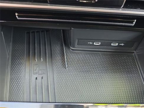 Used 2025 Volkswagen Atlas Cross Sport SE FWD image 22