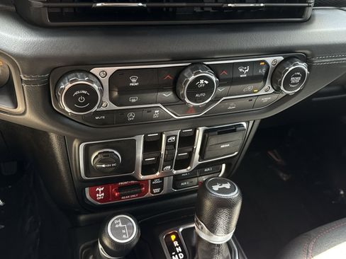 Used 2024 Jeep Wrangler Unlimited Rubicon AWD/4WD image 30