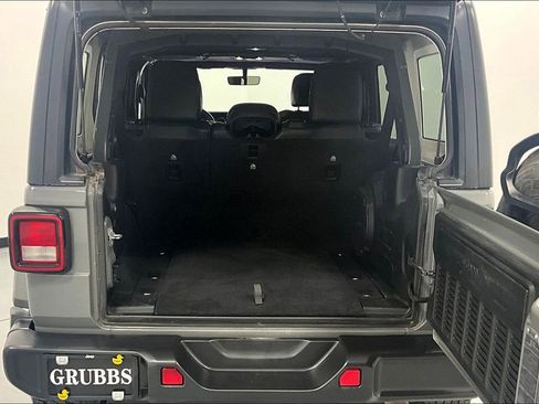Used 2020 Jeep Wrangler Unlimited Sahara AWD/4WD image 27