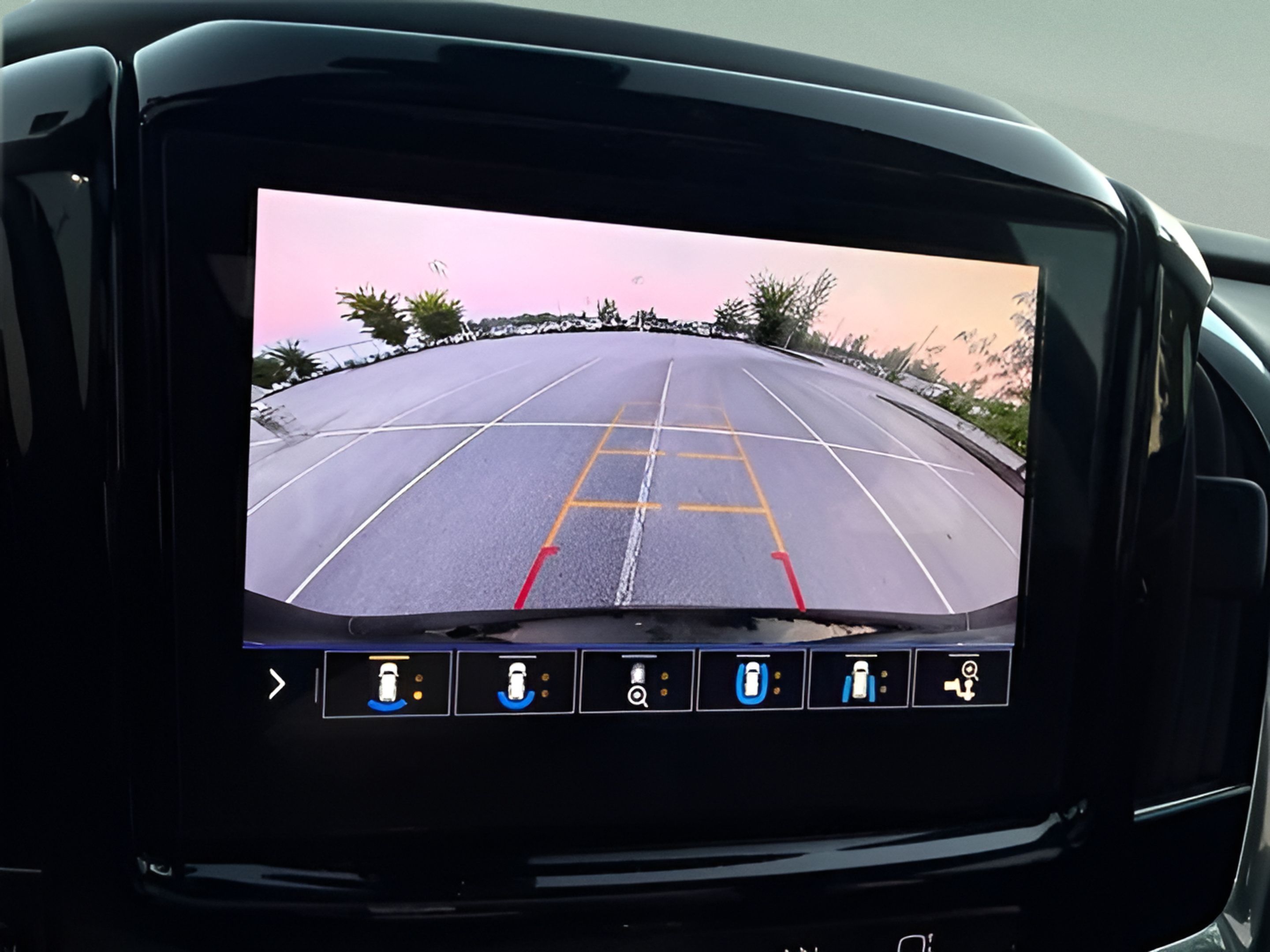 Used 2020 Chevrolet Traverse Premier w/ Redline Edition AWD/4WD image 19