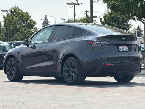 Used 2024 Tesla Model Y Long Range RWD image 7