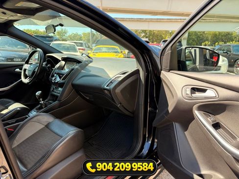 Used 2018 Ford Focus ST w/ Equipment Group 401A FWD image 33