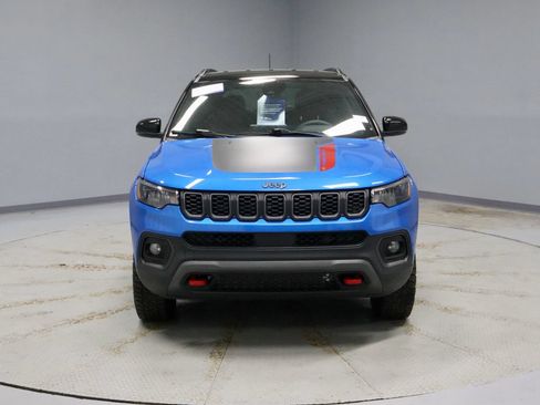 Used 2025 Jeep Compass Trailhawk AWD/4WD image 5