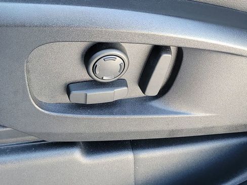 Used 2024 Land Rover Defender 110 X-Dynamic SE image 26