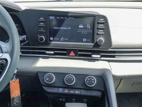 Used 2022 Hyundai Elantra SE w/ Cargo Package FWD image 12