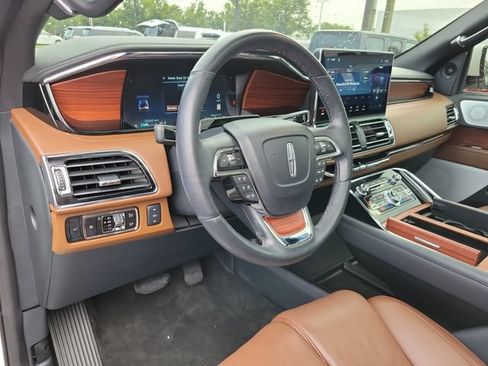 Used 2024 Lincoln Navigator Reserve AWD/4WD image 13