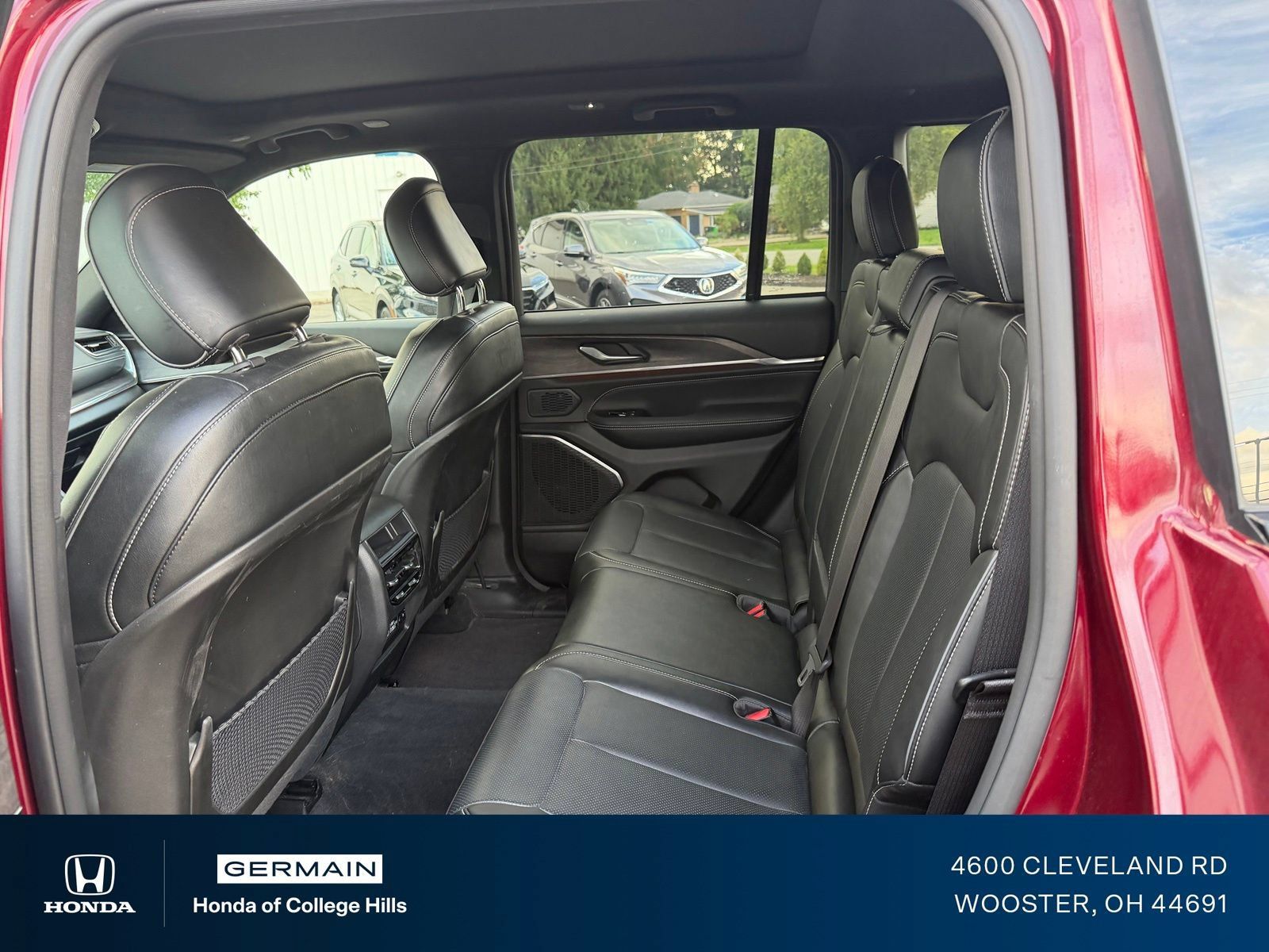 Used 2023 Jeep Grand Cherokee Overland AWD/4WD image 13