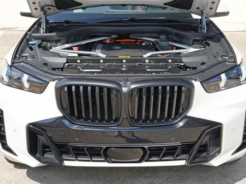 Used 2024 BMW X5 xDrive50e w/ M Sport Package AWD/4WD image 8