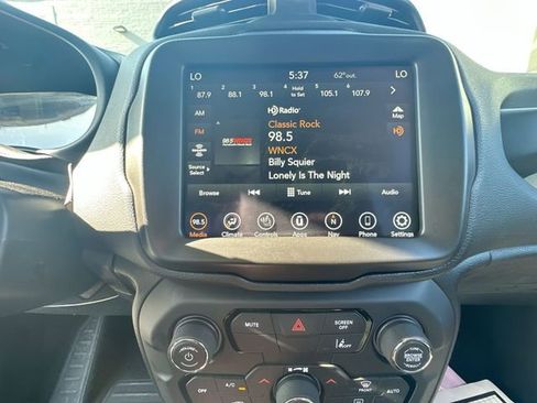 Used 2022 Jeep Renegade Trailhawk AWD/4WD image 18