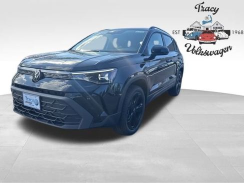 New 2025 Volkswagen Taos SE image 3