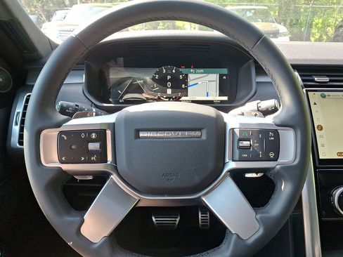 Certified 2025 Land Rover Discovery Dynamic SE AWD/4WD image 6