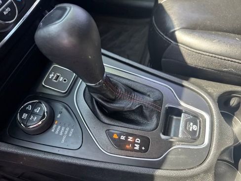 Used 2021 Jeep Cherokee Trailhawk w/ Trailer Tow Group image 16