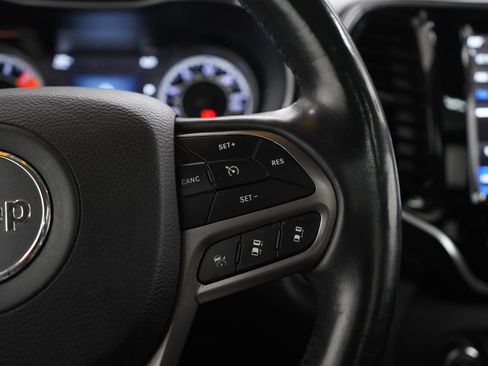Used 2019 Jeep Cherokee Limited w/ Technology Group AWD/4WD image 26