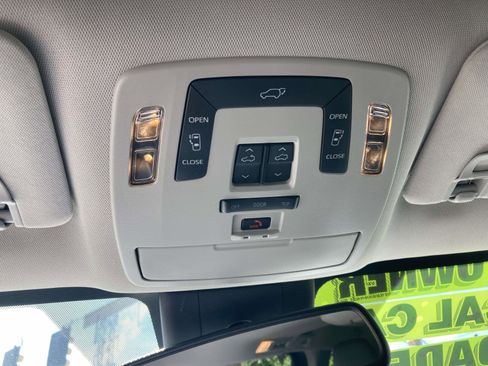 Used 2021 Toyota Sienna XLE w/ XLE Plus Package FWD image 30
