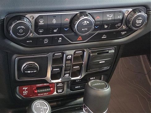 New 2026 Jeep Gladiator Rubicon w/ Steel Bumper Group image 18