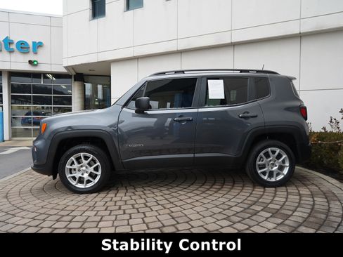 Used 2022 Jeep Renegade Latitude w/ Convenience Group image 18