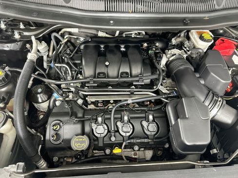 Used 2019 Ford Explorer XLT w/ Equipment Group 202A AWD/4WD image 35