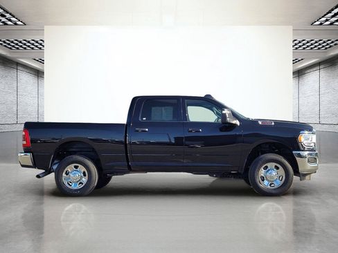 Used 2024 RAM 2500 Tradesman w/ Chrome Appearance Group AWD/4WD image 4