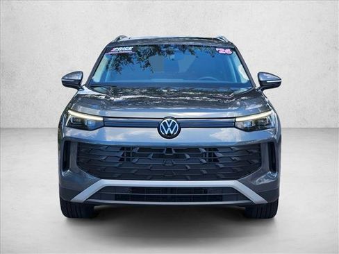 Used 2026 Volkswagen Tiguan SE FWD image 2