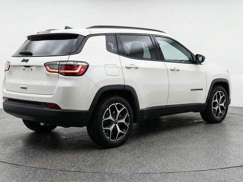 Used 2025 Jeep Compass Limited AWD/4WD image 9