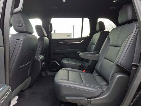 Used 2024 GMC Acadia Elevation image 11