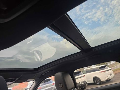 Used 2025 Land Rover Range Rover Velar Dynamic SE image 21