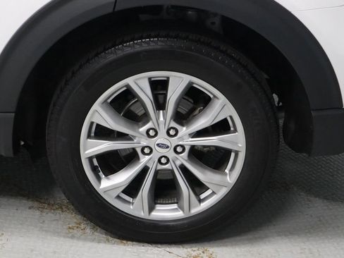 Used 2023 Ford Explorer XLT w/ Equipment Group 202A AWD/4WD image 19