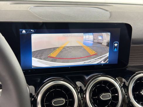 Used 2026 Mercedes-Benz GLB 250 4MATIC image 24